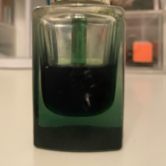 Sunday Riley Acne Treatment Oil - Picture 2 of 4